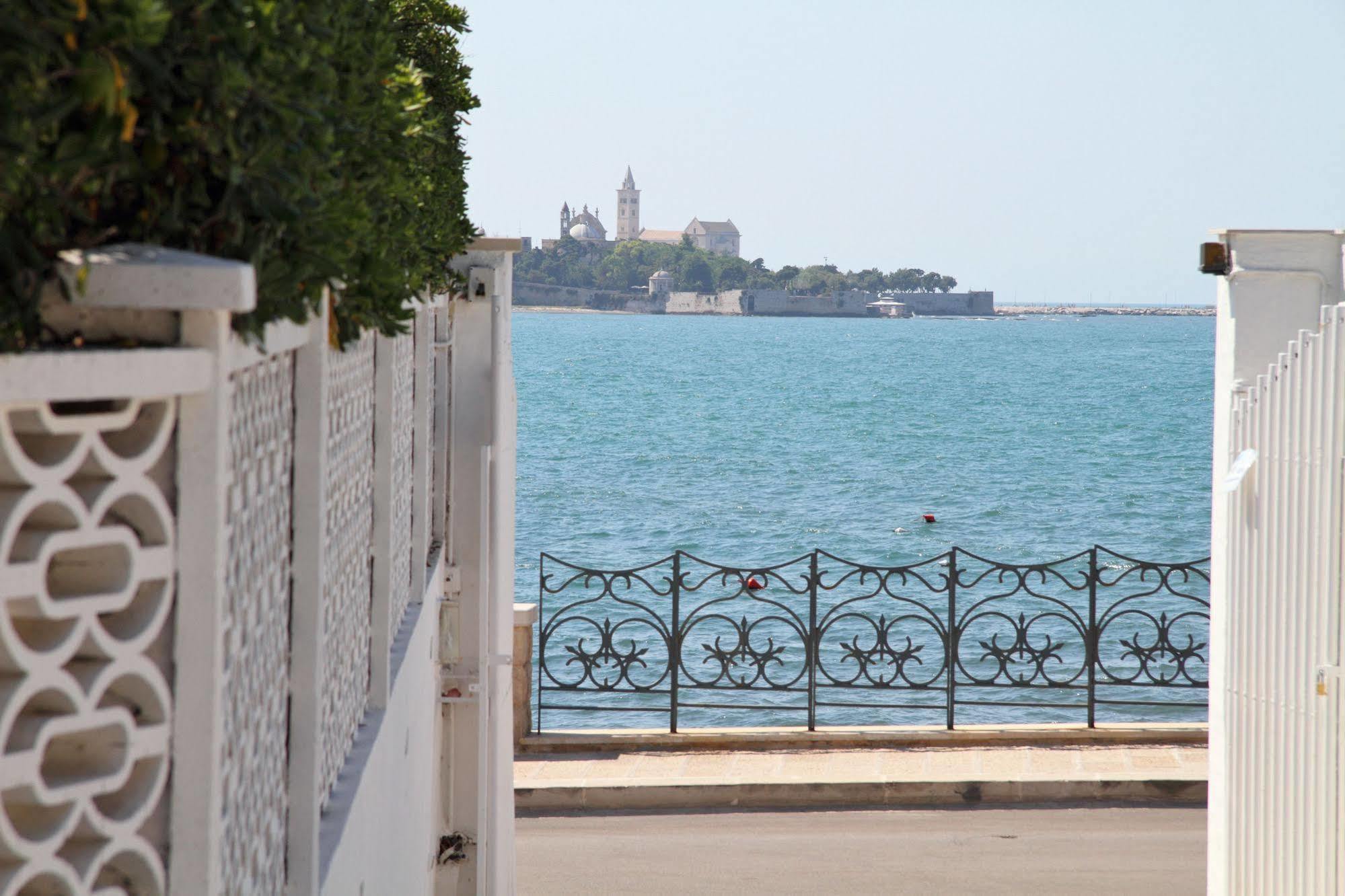 La Bella Trani - Suites And B&B Zewnętrze zdjęcie